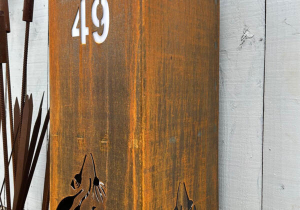 Gum-leaf-letterbox-with-house-number-and-perspex-
