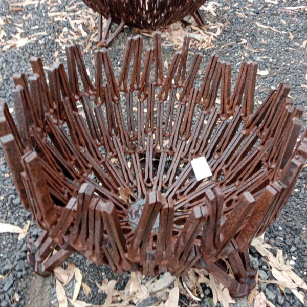 Split-pin-fire-pit